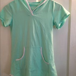 Hooded short sleeve top 7/8 small
